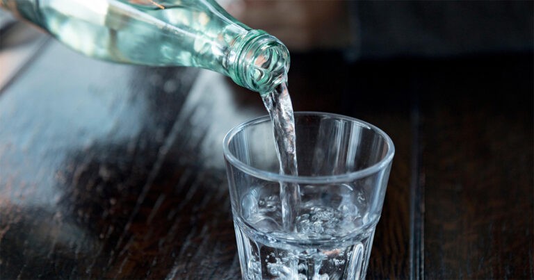 Orang-orang Ketakutan Setelah Mengetahui Bahwa Minum Terlalu Banyak Air Dapat Membunuh Anda