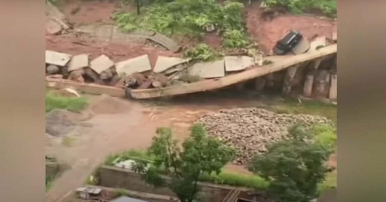 Banjir Juga Melanda Xinjiang dan Gansu, Nyaris Separoh Daratan Tiongkok Terendam Air