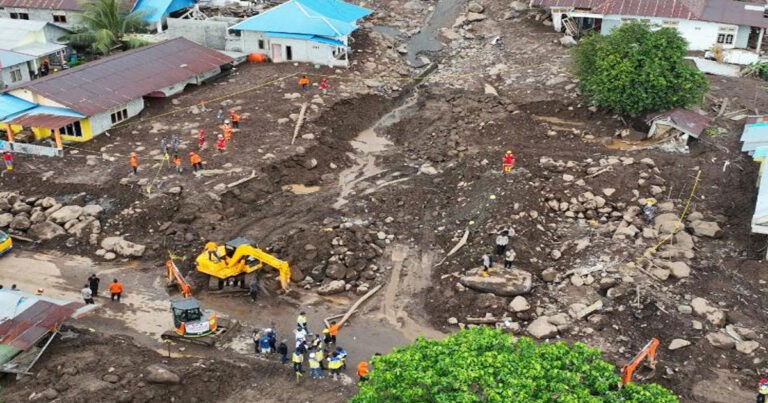 Penanganan Banjir Bandang di Ternate, Korban Hilang Belum Ditemukan