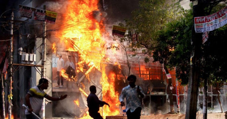 Gambaran Demonstrasi Paling Mematikan yang Meledak di Bangladesh : Warga Turun ke Jalan Hingga Bentrokan Tewaskan  Ratusan Orang