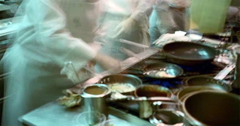 Koki Restoran di Tiongkok Campurkan Obat Anti Diare ke Hidangan untuk Mengurangi Efek Bahan yang Kedaluwarsa