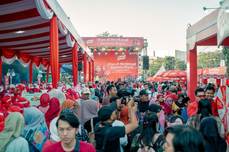 Apresiasi Kesetiaan Keluarga Indonesia, Gurihnya Royco Mantapkan Perayaan Hari Kemerdekaan di Kota Bandung dan Surabaya