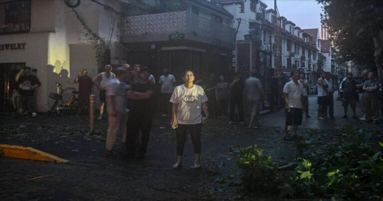 Topan Bebinca yang Menghantam Shanghai Adalah Badai Terkuat Sejak 1949