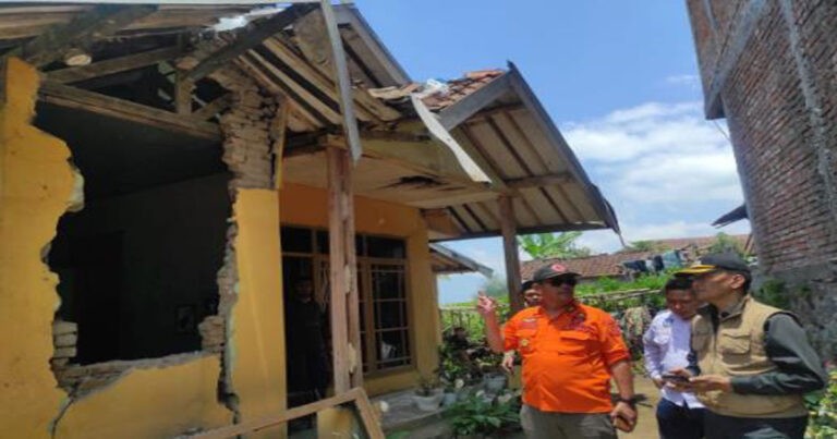 Beberapa Bangunan Rusak Akibat Gempa di Kabupaten Bandung dan Garut, 81 Warga Terluka 