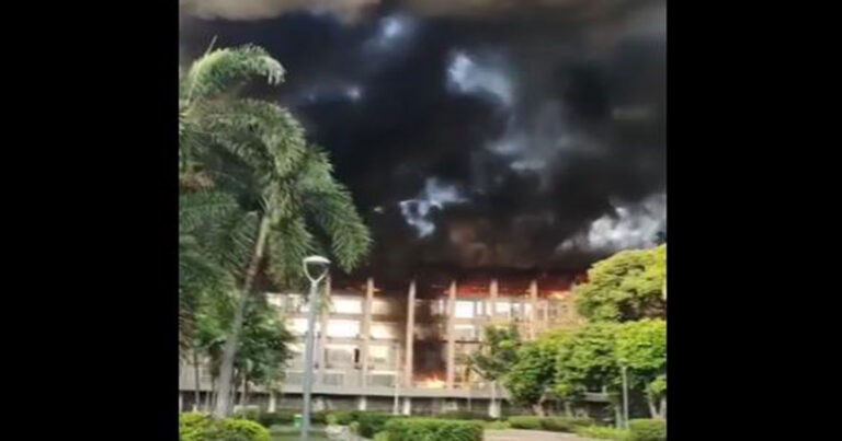 Kebakaran Melanda Gedung Bakamla RI, 21 Unit Mobil Damkar dan 103 Personel Gabungan Dikerahkan