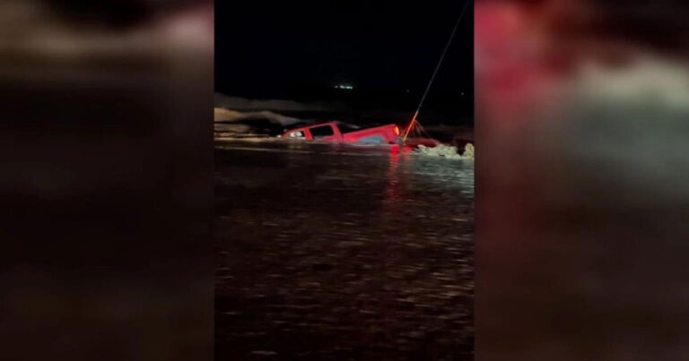 2 Orang Tewas dan 309 Orang Berhasil Diselamatkan Setelah Banjir Besar di New Mexico, Amerika Serikat