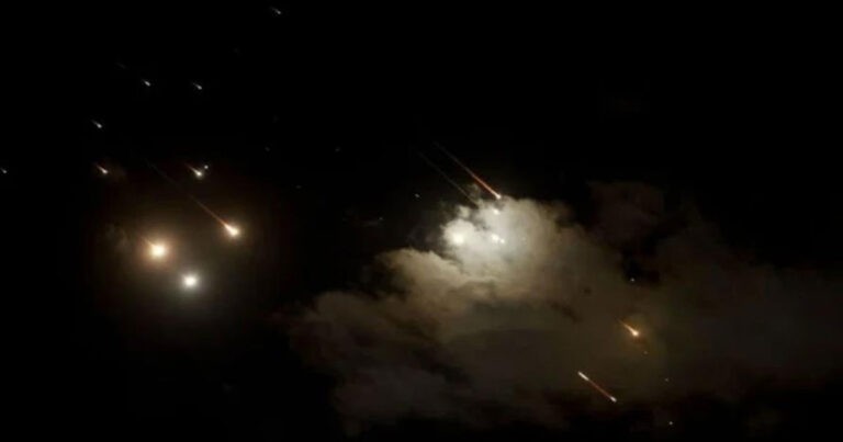 Timur Tengah Membara! Rudal Iran Menyerang Israel, Mengancam “Serangan Destruktif”