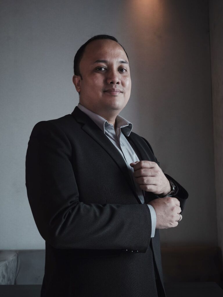 “Dari Bandung ke Puncak Karir: Perjalanan Yovi Syahilman dalam Dunia Perhotelan”