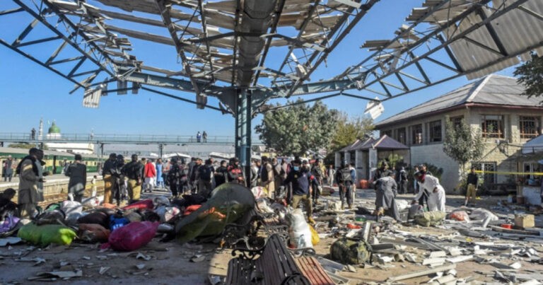 Ledakan Bundir di Stasiun KA Pakistan, Tewaskan  24 Orang dan Lebih dari 40 Orang Terluka