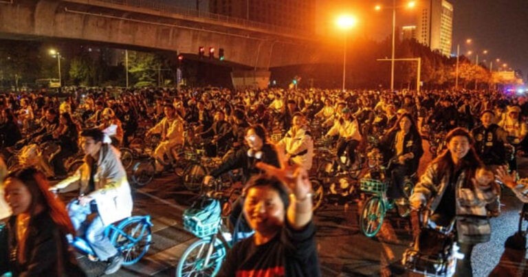 Ratusan Ribu Mahasiswa di Zhengzhou, Tiongkok  Gowes ke Kaifeng, Dihentikan Secara Darurat—Apa yang Ditakuti oleh Partai Komunis Tiongkok?