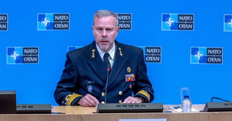 Ketua Komite Militer NATO: Bersiap untuk Perang, Hindari Pemerasan oleh Rusia dan Tiongkok