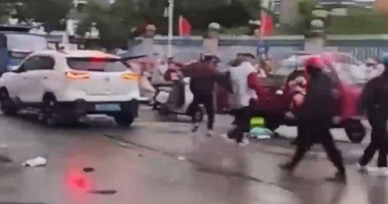 Tragedi Mobil Maut Seruduk  Orang-orang di Depan Sekolah SD Tiongkok, Pemerintah Langsung Hapus dari Pencarian Populer di Internet