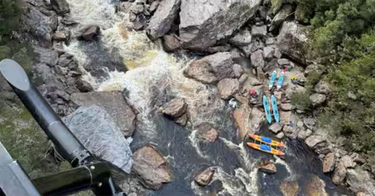 Pemain Kayak Diamputasi Kakinya di Tengah Sungai Setelah Terjebak di Bebatuan Selama 20 Jam