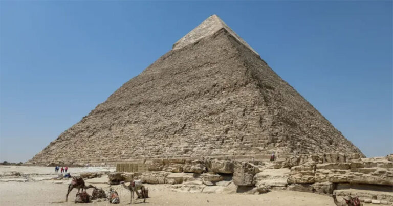 Piramida Agung Giza Sebenarnya Memiliki Lebih dari Empat Sisi