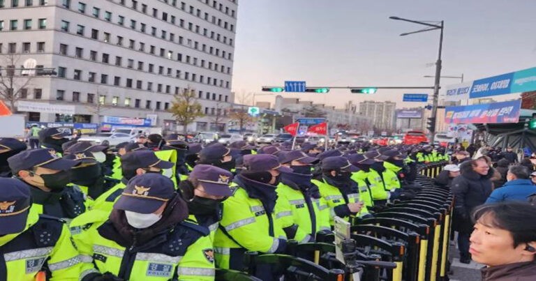 Presiden Yoon Suk Yeol Deklarasikan Korea Selatan  Darurat Militer, Kegiatan Politik Resmi Dilarang