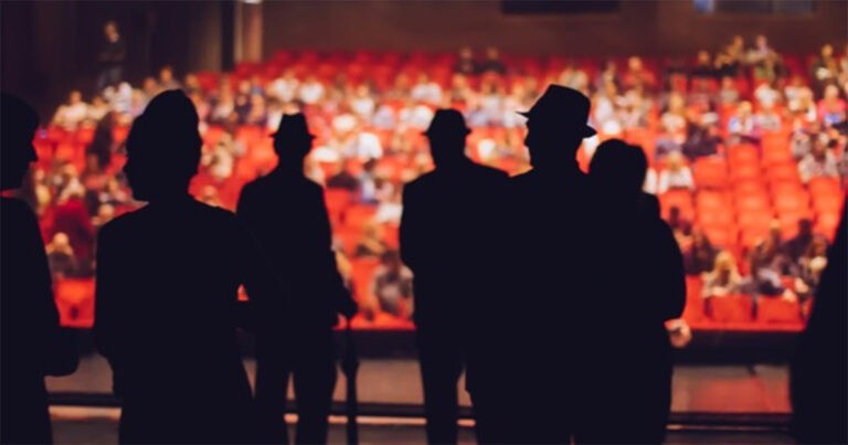Hantu di Teater Berusia Seabad: Aktor di Atas Panggung Bukan Manusia