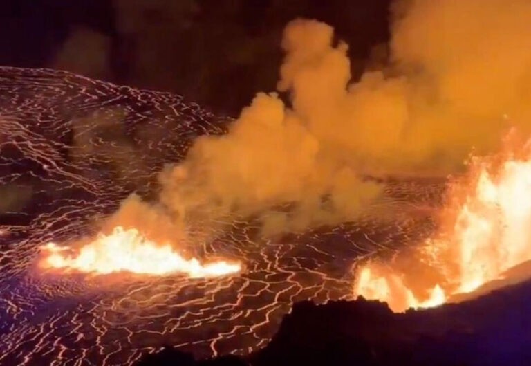 Salah Satu Gunung Berapi Paling Aktif di Dunia—Kilauea di Hawaii—Kembali Erupsi 
