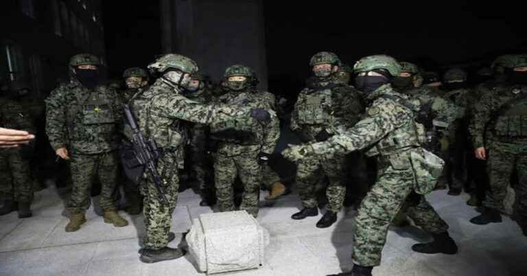 Ini yang Perlu Diketahui Tentang Darurat Militer di Korea Selatan