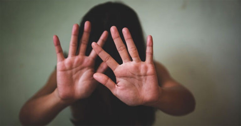 Niat Baik Wanita Inggris yang Bermaksud Menolong Pria Mabuk Ini Malah Dibalas dengan Pelecehan