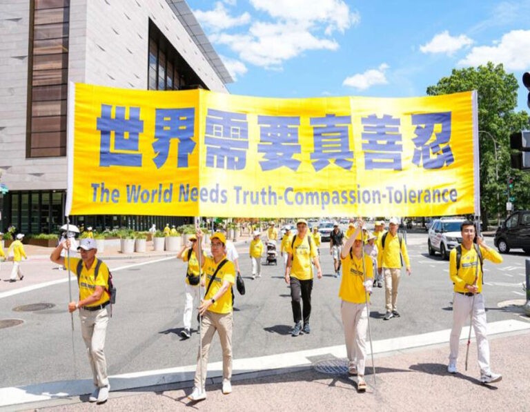 Warga Daratan Tiongkok Mengirimkan Ucapan Selamat Tahun Baru Imlek kepada Pendiri Falun Gong