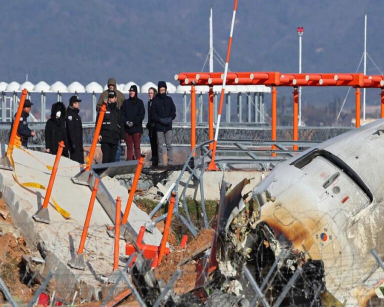 Penyelidik AS dan Boeing Memeriksa Lokasi Kecelakaan Pesawat Jeju Air Mematikan di Korea Selatan