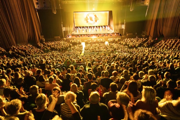 Shen Yun Tampil Perdana di Toulouse, Prancis : “Membawa Perubahan Positif bagi Dunia”