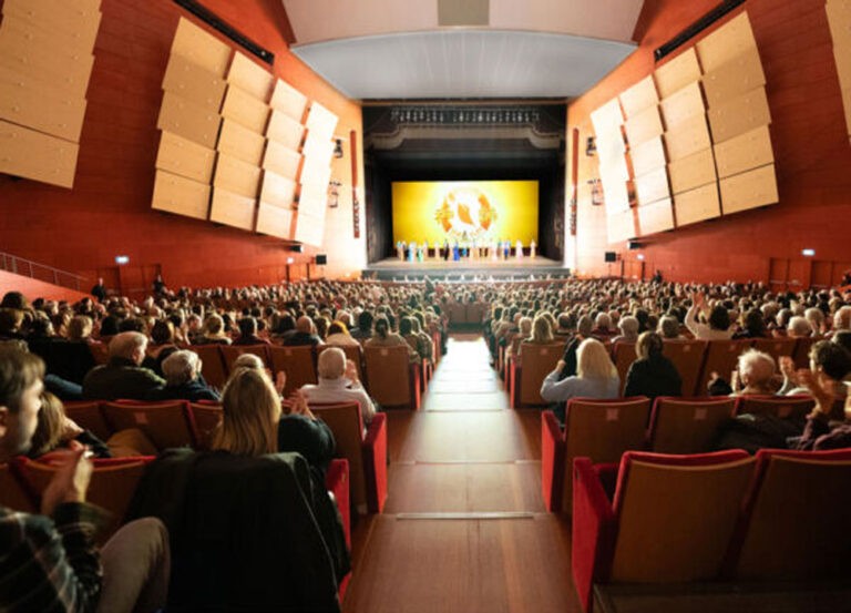 Tiket Perdana Shen Yun di Milan Terjual Habis, Penerima Medali Nasional Italia: Sang Pencipta telah Datang