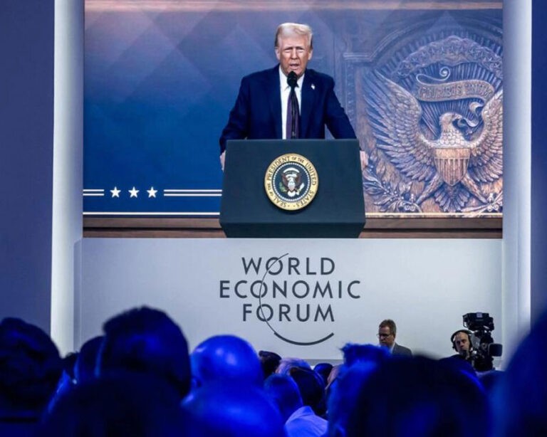 Trump  Akan Meminta Arab Saudi Tingkatkan Investasi di AS Menjadi $1 Triliun