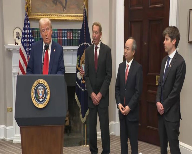 Trump Umumkan Investasi Stargate US$ 500 miliar untuk Memperkuat Keunggulan Kompetitif dengan PKT