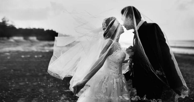 Wanita yang Memerankan Pengantin dalam “Pernikahan Palsu” Terkejut Mengetahui Dirinya Menikah Sungguhan