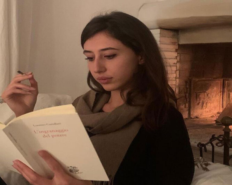 Jurnalis Italia Diterbangkan Pulang dari Teheran Setelah Dibebaskan Iran