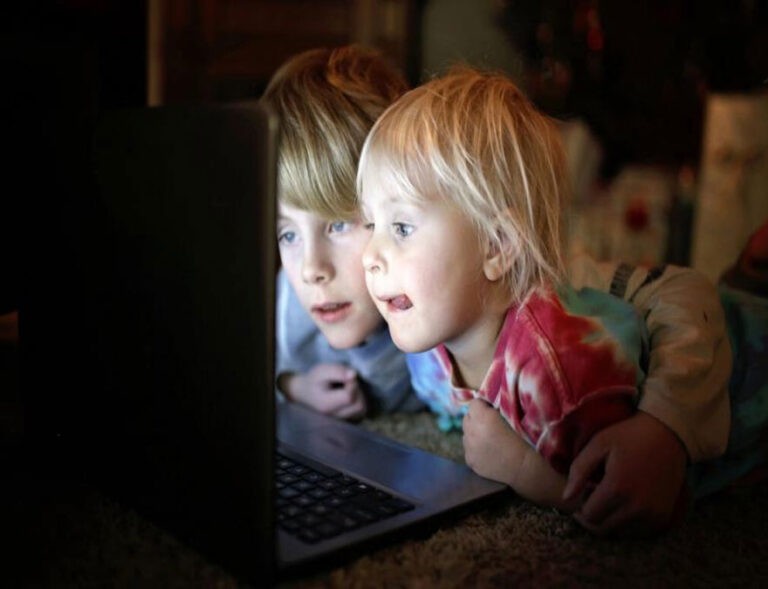 6 Hal yang Perlu Diketahui Tentang Penggunaan Ponsel dan Internet yang Aman untuk Anak-Anak