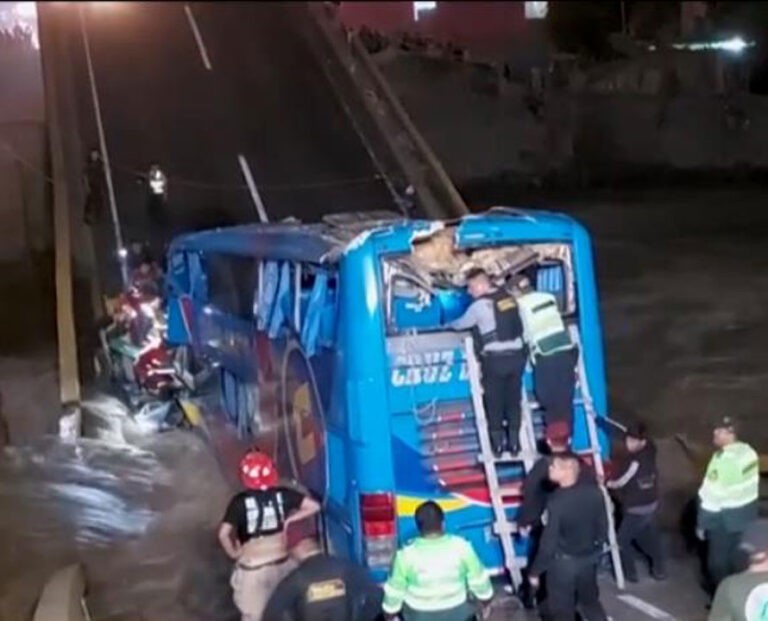 Jembatan Dekat Pelabuhan Chancay, Peru, Ambruk : 2 Tewas, Puluhan Terluka