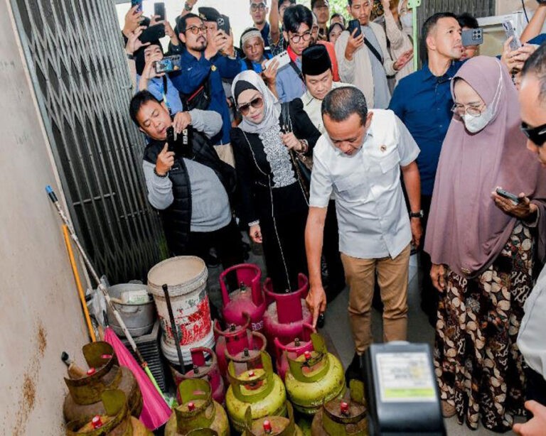 Bahlil Sidak Pangkalan LPG di Pekanbaru Setelah Gempar Larangan Pengecer Jualan LPG 3 KG