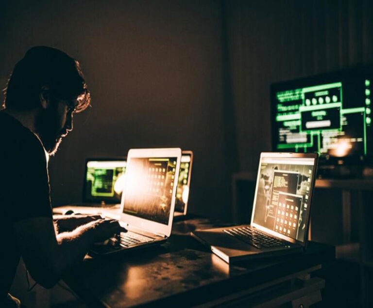 Mangsa Valentine: Naskah dan Pola  Penipuan Kencan Online Dibongkar