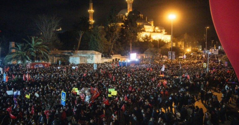 Penangkapan Wali Kota Istanbul oleh Pemerintahan Erdogan Memicu  Aksi Protes Besar-besaran