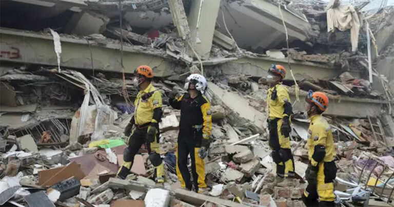 Lebih dari 700 Muslim Tewas Akibat Gempa di Myanmar Saat Shalat Jumat