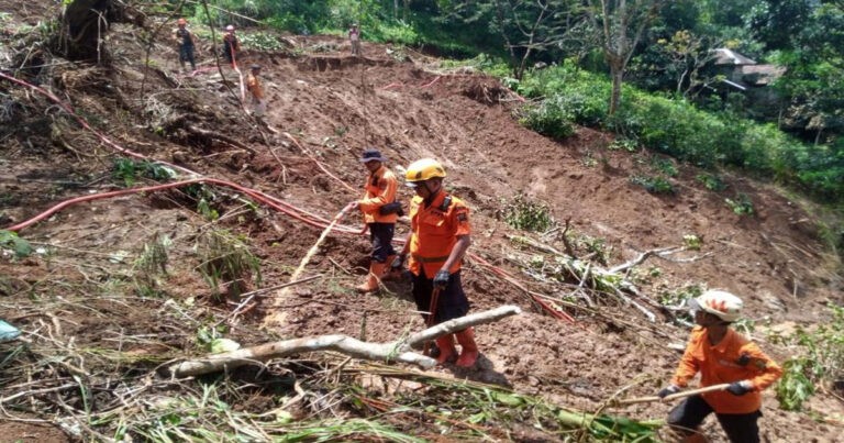  Banjir dan Tanah Longsor di Kabupaten Sukabumi, 5 Warga Meninggal Dunia dan 4 Lainnya Masih Dalam Pencarian