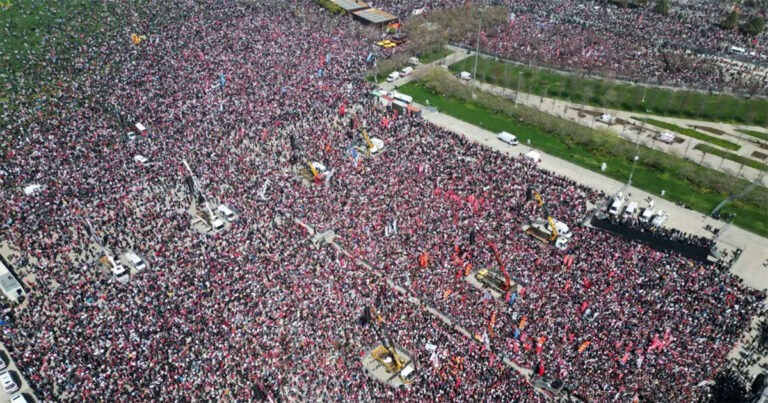 Ratusan Ribu Orang Membanjiri Jalan-jalan Istanbul Saat Turki Menandai Hari ke-10 Protes: “Bangsa ini bersatu melawan penindas”