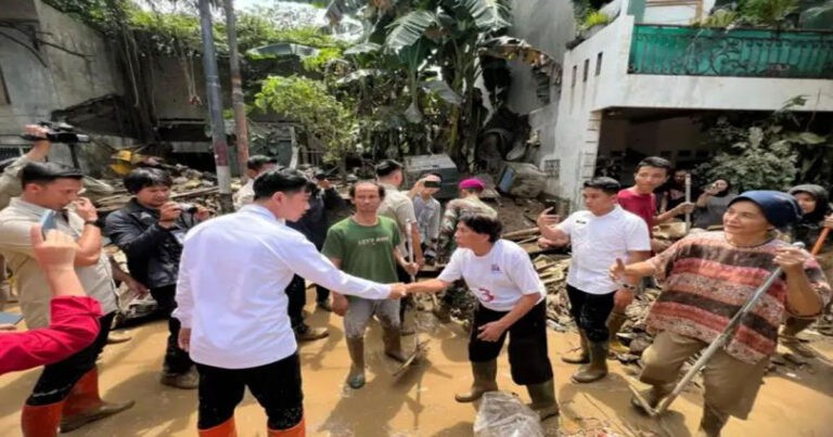 Wapres Gibran Rakabuming Tinjau Lokasi Banjir di Bekasi, Didampingi Kepala BNPB 