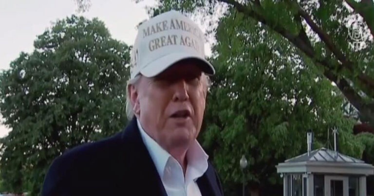 Trump Ungkap Detail Pertemuan dengan Zelenskyy, Puji Penindakan terhadap Imigran Ilegal