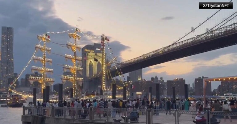 Kapal Latih Angkatan Laut Meksiko Tabrak Jembatan Brooklyn New York, Tiang Layar Patah Total – 2 Tewas, 19 Terluka
