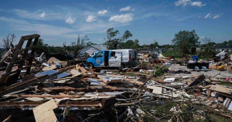 Tornado Dahsyat Melanda Missouri dan Kentucky, AS,  Menewaskan Lebih dari 20 Orang