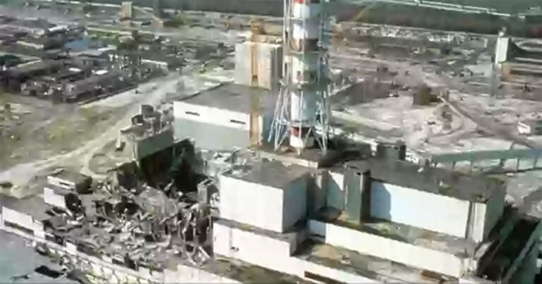 Orang-orang Merasa Ngeri Setelah Melihat Apa yang Terjadi Ketika Seorang Pria Merekam Bagian Dalam Lubang Reaktor Chernobyl
