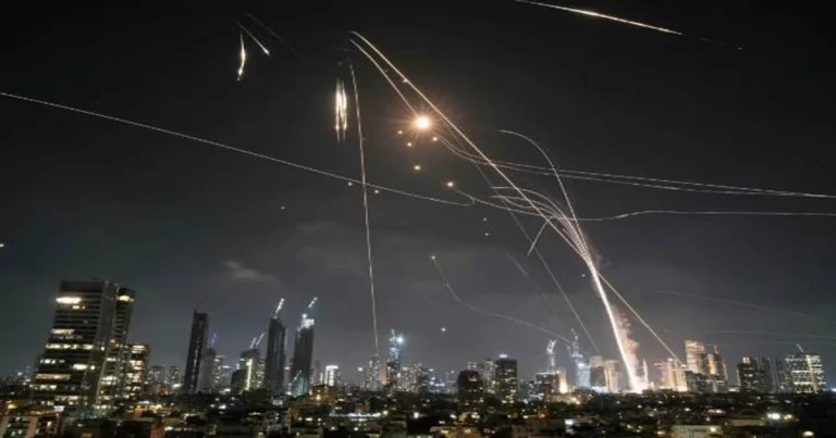 Israel dan Iran Saling Serang, Trump Desak Iran Teken Perjanjian Nuklir