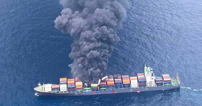 Kapal Kargo Wan Hai Terbakar dan Meledak di Laut Lepas India: 40 Kontainer Tercebur ke Laut, 18 Awak Melompat, 4 Orang Hilang