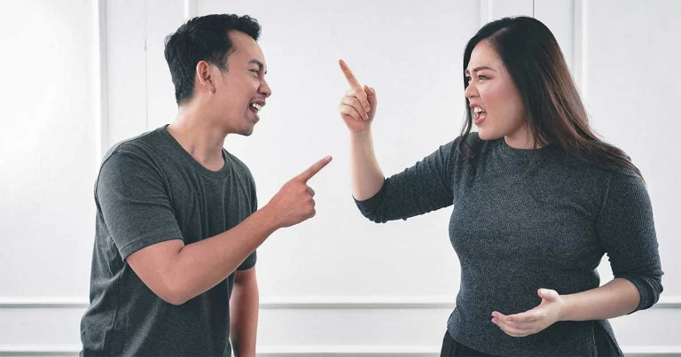 Pasangan Bertengkar ? Satu Cara Ini Bisa Meredakan Semua Konflik!