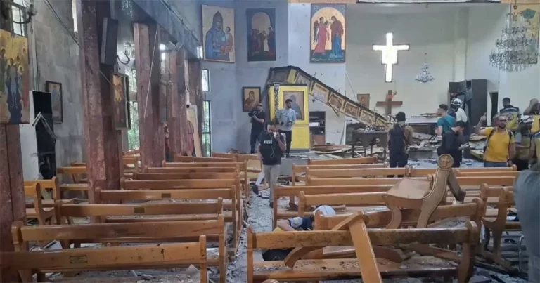 Pengebom Bunuh Diri Meledakkan Rompi Peledak yang Menewaskan 22 Orang dan Melukai 63 Lainnya dalam Serangan di Gereja di Suriah Selama Misa