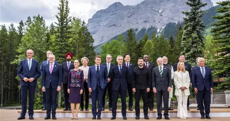 Trump Bubarkan Tim Penekan Rusia, Zelenskyy: Diplomasi dalam Krisis!