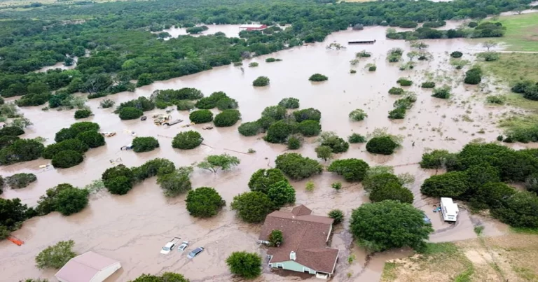 Bagaimana Kondisi Cuaca Menyebabkan Banjir Bandang Mematikan di Texas